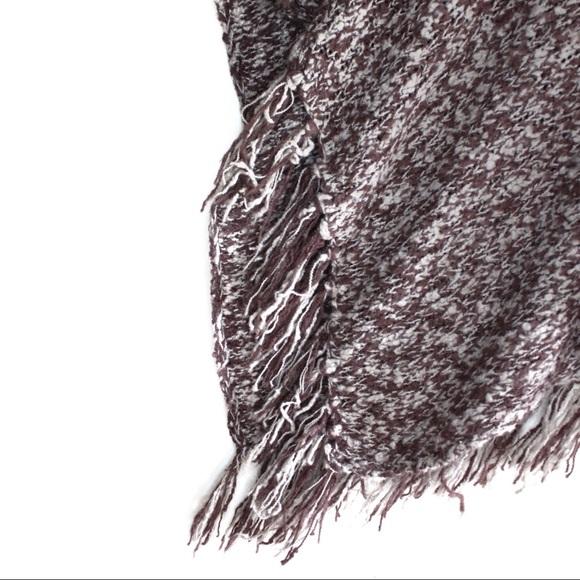 Simply Noelle Chunky Fringe Sweater Shrug Poncho - Picture 3 of 3